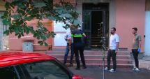 Stire din Eveniment : Crimă înfiorătoare în această seară. O mamă și copiii săi au fost găsiți morți într-un apartament