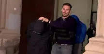 Stire din Eveniment : Băiatul de 13 ani suspect în crima din Timiș, dus într-un centru DGASPC după revolta localnicilor