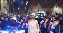 Stire din Sport : Cristian Chivu a purtat torţa olimpică la JO de iarnă