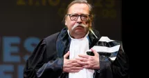 Stire din Actualitate : Doliu la Teatrul "Căluțul de Mare". S-a stins un reputat regizor