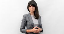 Stire din Politică-Administrație : Deputatul Cristina Dumitrache, demersuri pentru legalizarea canabisului medicinal
