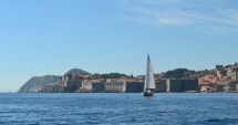 Stire din Actualitate : Turistă salvată la 10 ore după ce a căzut în mare, de pe vas