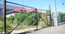 Stire din Sport : CSS 1, năpădit de buruieni! Chiar nu vede nimeni mizeria, nu se găsește o mână de gospodar?