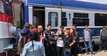 Stire din Eveniment : Răzvan Cuc a mers cu trenul la mare și a inspectat toaletele din vagoane