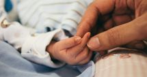 Stire din Social : Sfaturi esențiale pentru îngrijirea delicată a pielii bebelușului