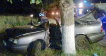 Stire din Eveniment : Accident rutier grav. A murit la 27 de ani după ce a ajuns cu mașina într-un copac