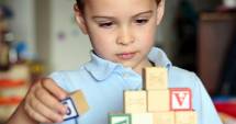 Stire din Sănătate : Cum îți dai seama că un copil suferă de autism