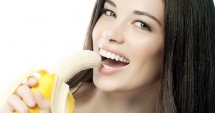 Stire din Fun : Cum mănânci bananele corect