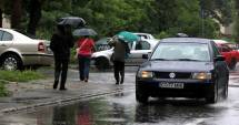 Stire din Eveniment : Cum mergem cu mașina  pe timp de ploaie