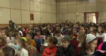 Stire din Cultură-Educație : Elevii din Cumpăna, întâlnire cu scriitorul Alec Blenche