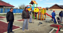 Stire din Politică-Administrație : Două noi locuri de joacă, amenajate la Cumpăna