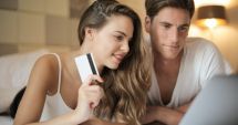 Stire din Economie : Românii au cheltuit, anul trecut, 7 miliarde de euro pe cumpărături online