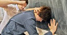 Stire din Cultură-Educație : Cum pot face față profesorii violențelor între elevi