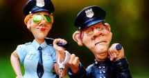 Stire din Fun : Pași ca să recunoști un polițist
