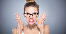 Stire din Fun : Cum să îți enervezi  la sigur profesoara