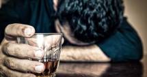 Cum sunt îndrumați tinerii să nu consume alcool și droguri