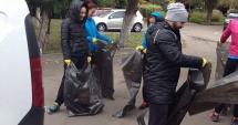 Stire din Social : Elevii au ieșit să facă curățenie în oraș