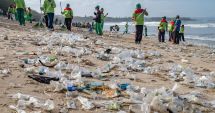 Stire din Social : Începe curăţenia de toamnă pe plajele de pe litoralul românesc