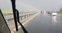 Stire din Eveniment : Haos pe autostradă. O furtună a smuls panourile anti orbire