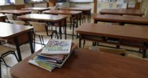 Stire din Social : Cursuri școlare suspendate din cauza zăpezii și a viscolului