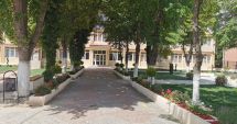 Stire din Cultură-Educație : Curtea Școlii Gimnaziale "Lucian Grigorescu" din Medgidia, o adevărată grădină botanică