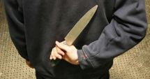 Stire din Actualitate : Un tânăr de 17 ani a amenințat cu cuțitul o vânzătoare pentru un pachet de țigări