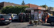 Stire din Eveniment : O mașină s-a răsturnat la intersecția străzilor Zorelelor cu Unirii, în urma unui accident rutier