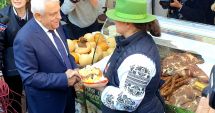 Stire din Politică-Administrație : Petre Daea şi Marcel Ciolacu, discuţii cu producătorii de la Târgul de produse agro-alimentare