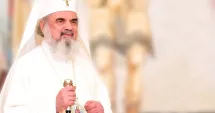 Stire din Cultură-Educație : Patriarhul Daniel: „Este tot mai necesară o reînnoire a chemării fiecărui creştin de a fi, asemenea îngerilor şi păstorilor de la Betleem”