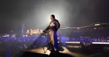 Stire din Actualitate : Val uriaș de petrecăreți! 70.000 de oameni au cucerit NIBIRU la debutul GALAXIA