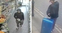 Stire din Eveniment : ATENTAT MANCHESTER / O nouă poză cu Salman Abedi, surprins cu o valiză albastră în ziua atacului