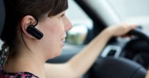 Stire din Social : Șoferii pot vorbi la telefon în mers! Președintele a promulgat legea