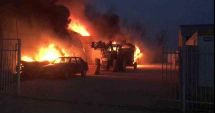 Stire din Eveniment : Fermă distrusă de flăcări! Un bărbat și peste 700 de animale au murit în incendiu