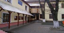 Stire din Eveniment : Deratizare suspectă: zeci de copii duși la spital