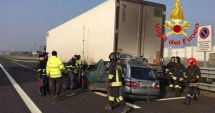 Stire din Eveniment : TRAGEDIE ÎN ITALIA! Au intrat cu mașina sub TIR-ul unui șofer român