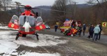 Stire din Eveniment : Viteza i-a dus în copac! Accident soldat cu trei răniți