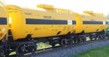 Stire din Eveniment : PERICOL EXTREM! Scurgere de metanol la un tren lovit de mașină