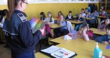 Stire din Eveniment : Continuă activitățile de prevenire în școli