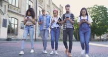 Stire din Tehnologie : Cel mai periculos lucru pe care îl poți face cu telefonul mobil