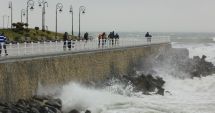 Stire din Eveniment : Rafale puternice de vânt până spre după-amiază, la Constanța. Meteorologii au prelungit avertizarea