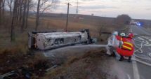 Stire din Eveniment : Pericol de explozie! Autotren cu benzină, răsturnat lângă drum