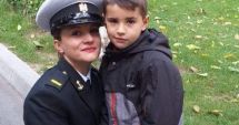 Stire din Social : Mămici cu arma în mână. Au lăsat copiii acasă și "s-au înrolat" la Școala Militară a Forțelor Navale