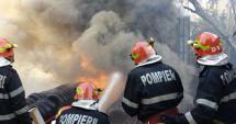 Stire din Eveniment : Incendiu într-un complex turistic. Focul risca să afecteze cabanele!