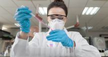 Stire din Actualitate : Medicii chinezi promit: Coronavirusul, detectat în 15 minute!