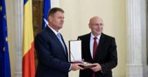 Stire din Politică-Administrație : Ștefan Hell, decorat de președintele Iohannis