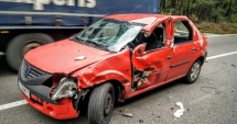 Stire din Eveniment : Artist implicat într-un accident de circulație. Mașina sa, prinsă între două TIR-uri