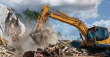 Stire din Actualitate : Decizie extremă: și-a demolat propria casă după ani de luptă cu ocupanți ilegali români
