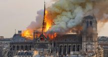 Stire din Actualitate : Deputații francezi au adoptat legea privind restaurarea catedralei  Notre-Dame