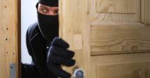 Stire din Eveniment : Alarmant: casele nelocuite de la țară, ținta hoților! "Și-au bătut joc: au distrus toată mobila, și-au făcut nevoile în mijlocul holului!"