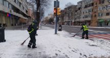 Stire din Social : Echipele municipalității acționează în continuare pentru deszăpezire în tot orașul
